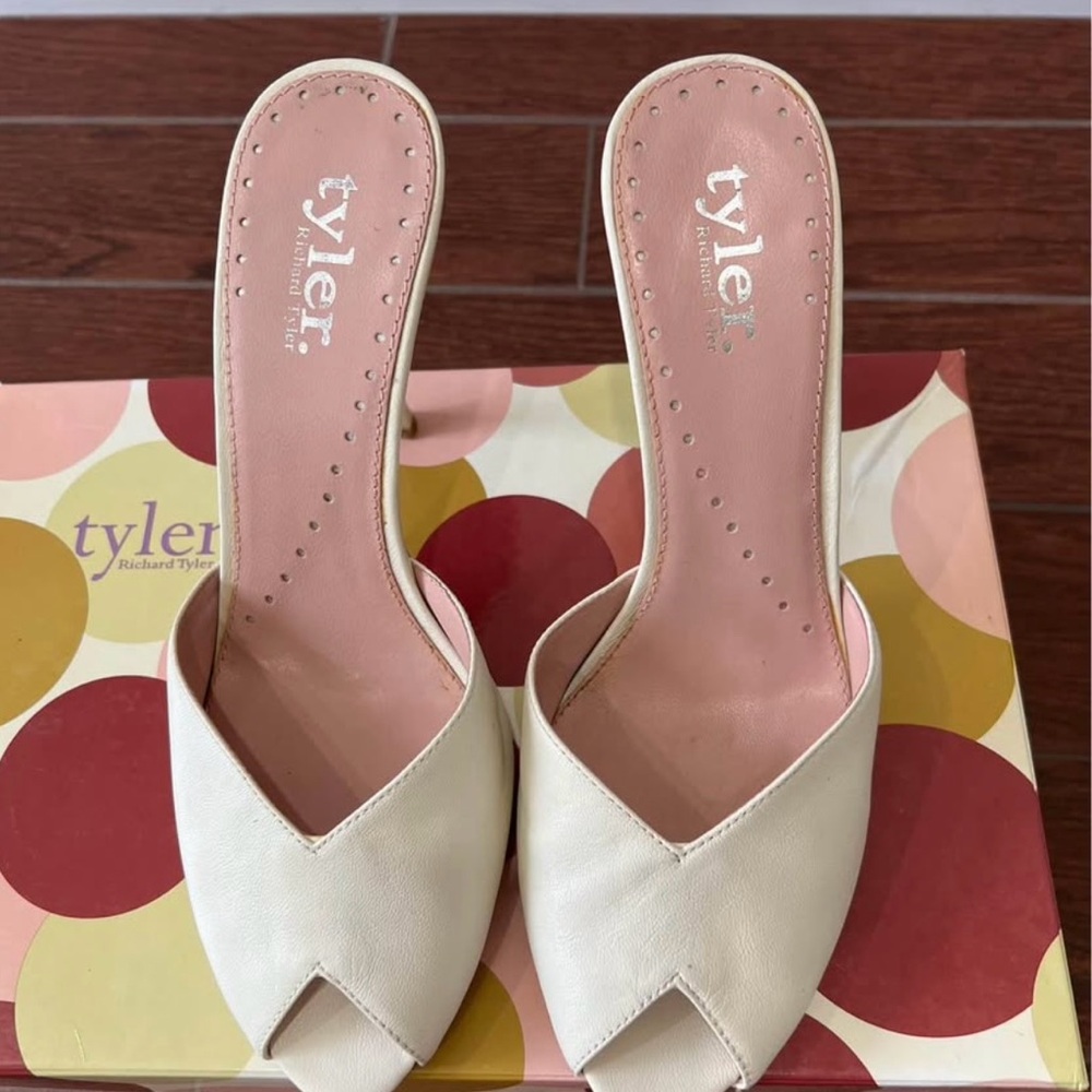 Richard Tyler Cream Textured Mules with Pointed Toe